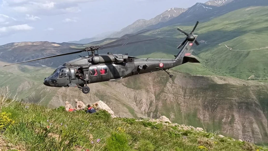 Dağda ayağı kırılan vatandaş helikopter ile kurtarıldı