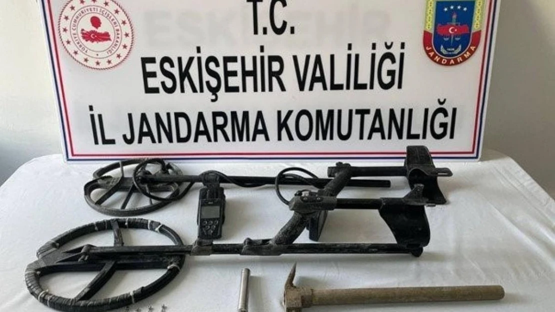 Dedektör ile arama yapan  şahıslar suçüstü yakalandı