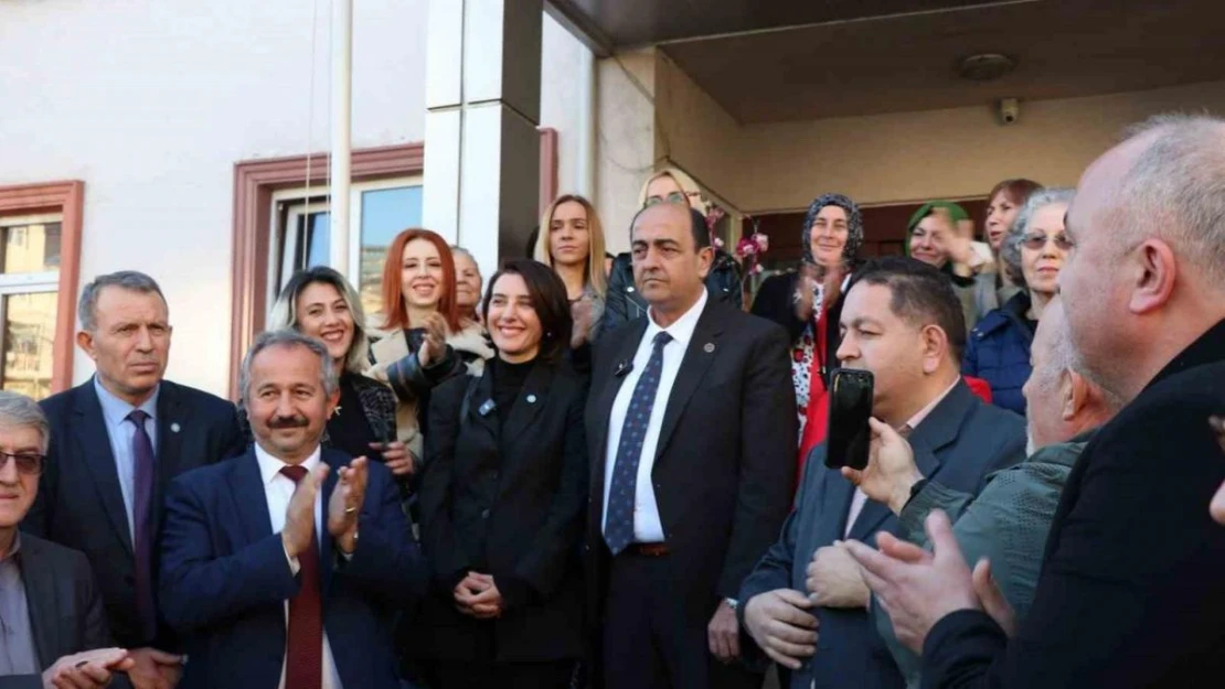 Demirtaş Gülüç'te İYİ Parti ile gövde gösterisi yaptı