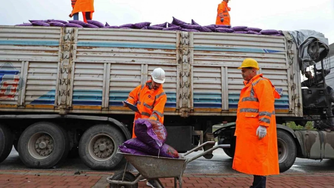 Denetime takılan 535 ton kömür Antalya dışına çıkarıldı