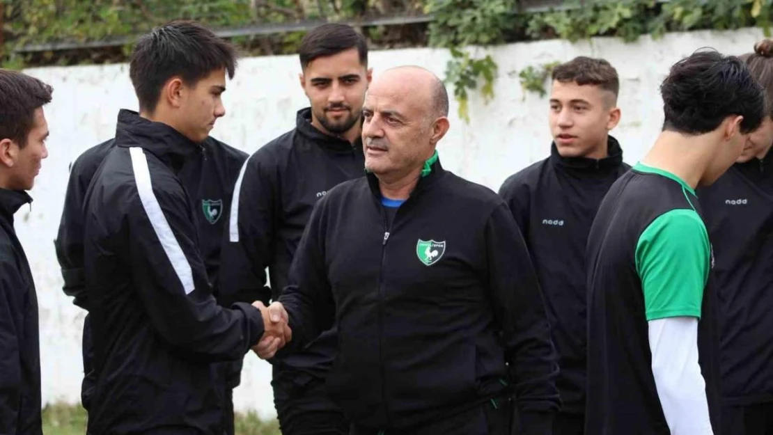 Denizlispor yeni direktörüyle ilk antrenmanını yaptı