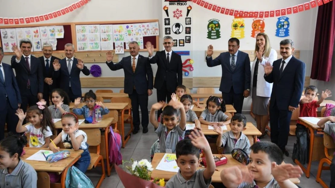 Deprem bölgesi Malatya'da yeni eğitim-öğretim başladı