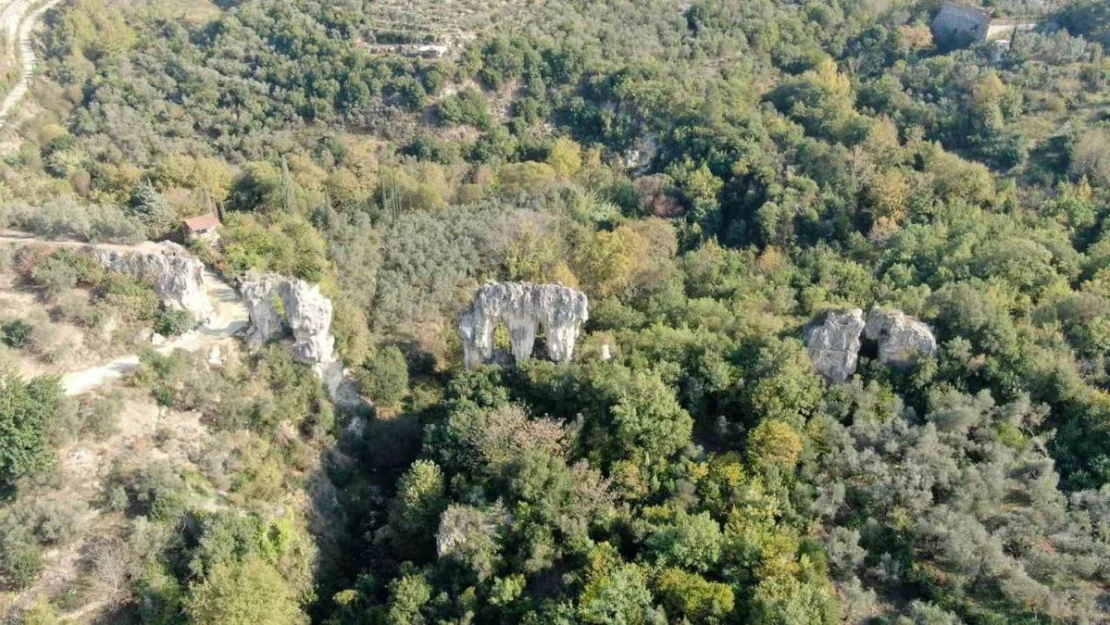 Deprem, devasa taşlarla inşa edilen su kemerini yok etti