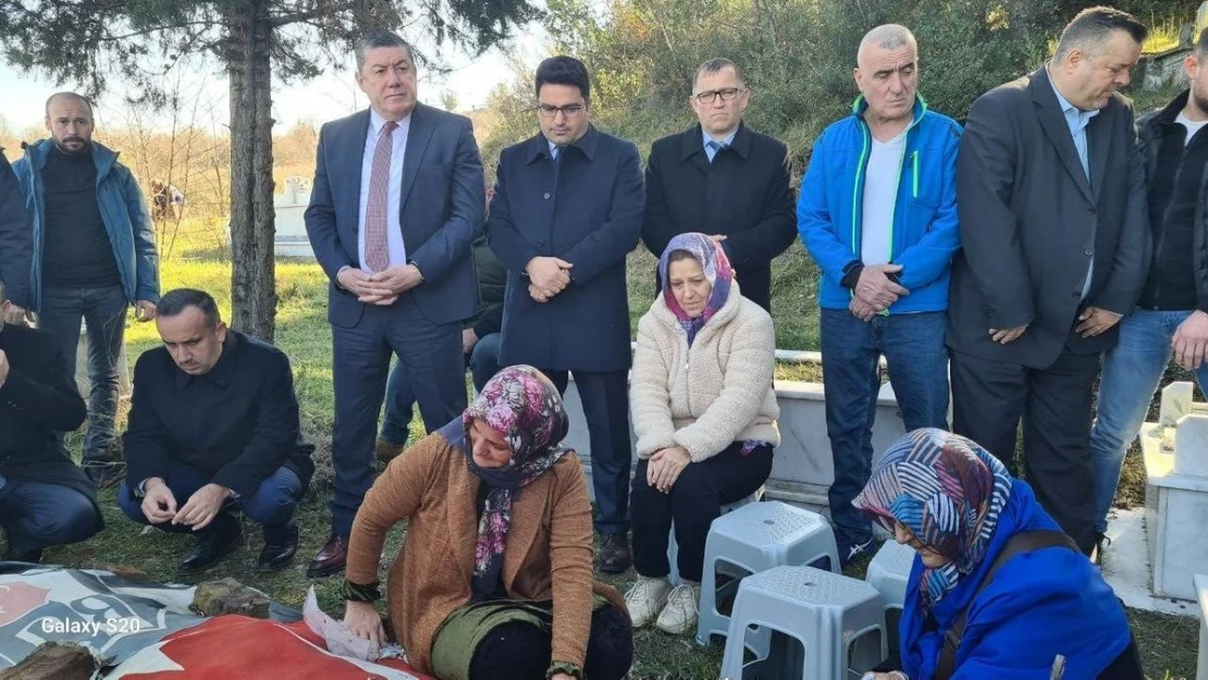 Depremde ölen Sergen Mudanya mezar başında anıldı