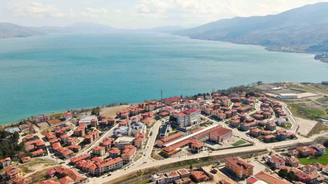 Elazığ Sivrice'de TOKİ konutları hak sahiplerine teslim edildi