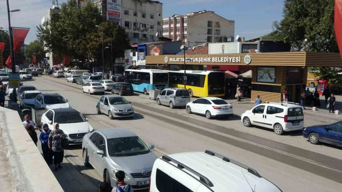 Depremin vurduğu Malatya'da esnaf eski günleri arıyor