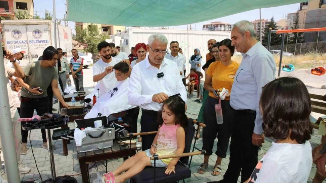 Depremzede çocuklara ücretsiz saç bakımı