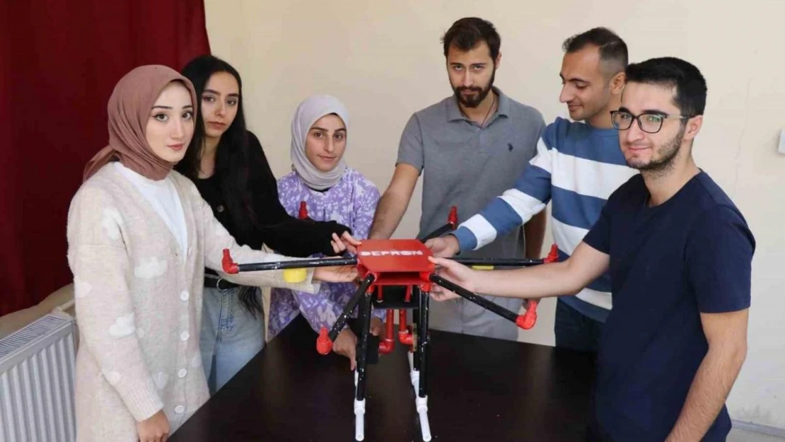 Depremzede öğrencilerden depremde arama kurtarma çalışmaları için dron projesi