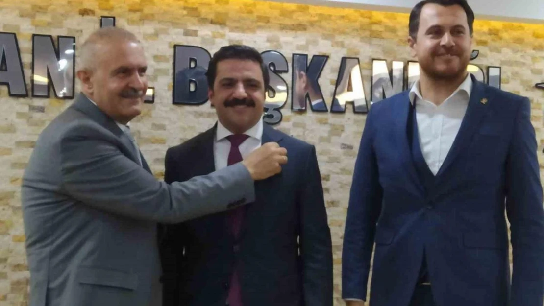 Van'da Deva Partisi'nde deprem... Partililer AK Parti'ye geçti