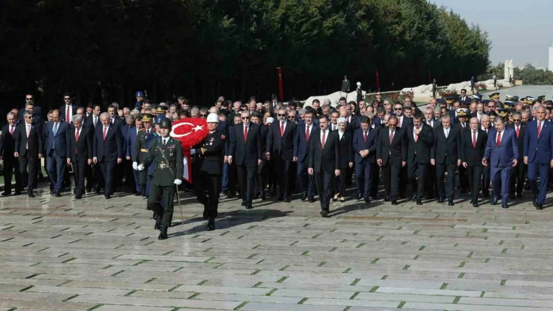 Devlet erkanı Atatürk'ün huzurunda