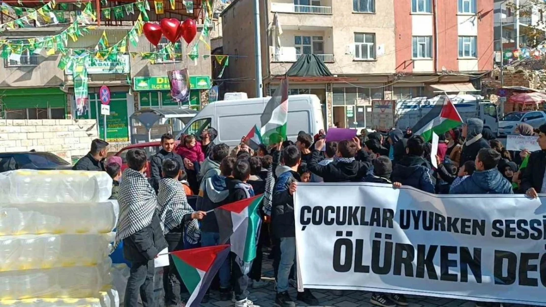 Dicle ilçesinde çocuklardan Gazze'ye destek yürüyüşü