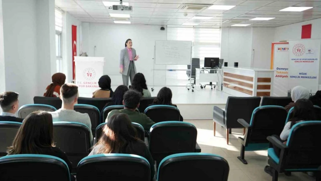 Diksiyon Eğitmeni Gün: 'Dijital dünyadaki hız gençlerin diksiyonunu olumsuz etkiliyor'