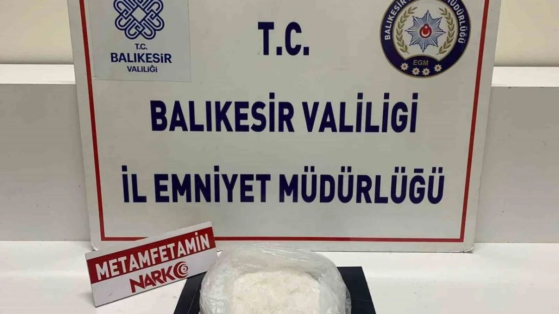 Direksiyon haznesine saklanan uyuşturucuyu 'Cash' buldu