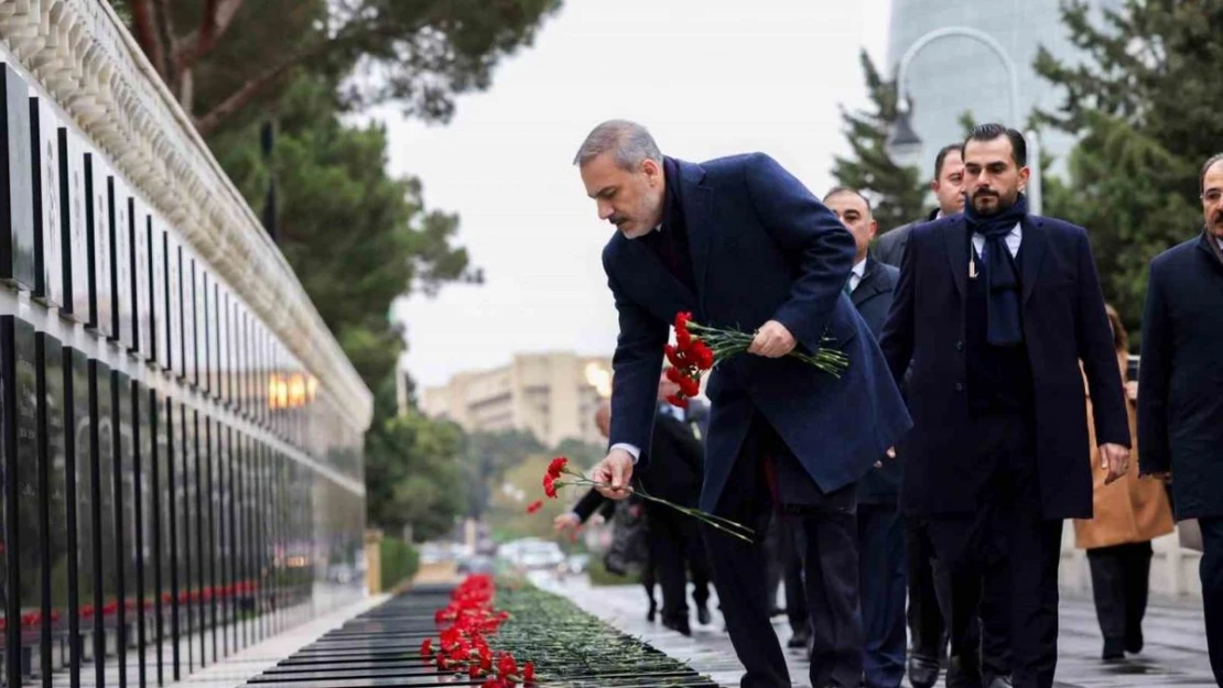 Dışişleri Bakanı Fidan, Haydar Aliyev'in mezarını ziyaret etti