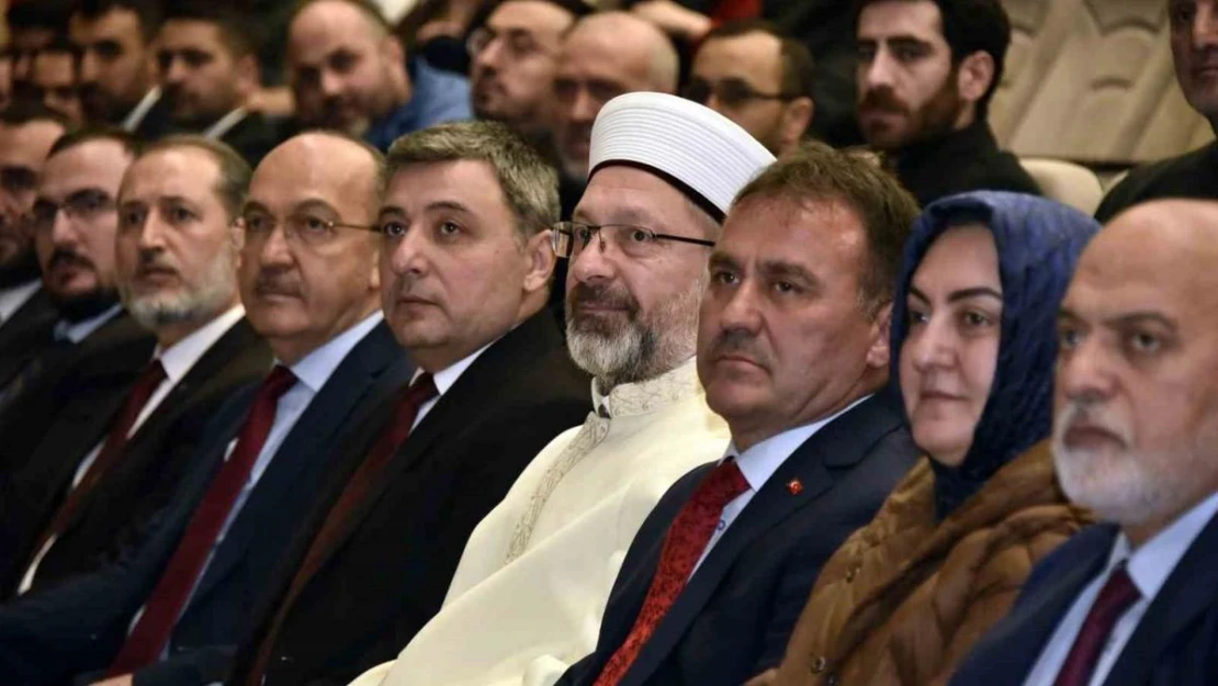 Diyanet İşleri Başkanı Erbaş, Gümüşhane'de üniversite öğrencileri ile bir araya geldi