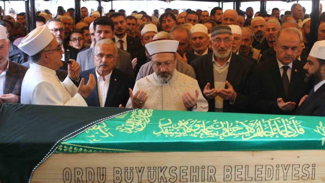 Diyanet İşleri Başkanı Erbaş'ın annesi son yolculuğuna uğurlandı