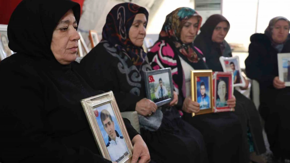 Diyarbakır'da evlat nöbetindeki annelerden Mevlüde Üçdağ, 'Oğlum sen de gel. Suriye Esad'dan kurtuldu, siz de PKK'dan kurtulun gelin'