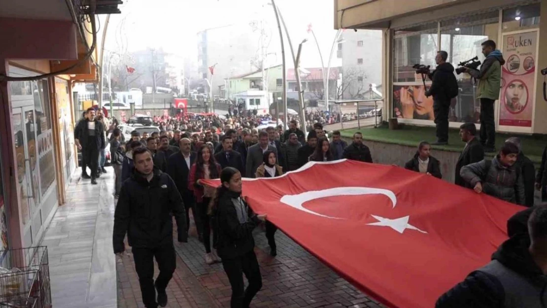 Diyarbakır'da 'Kahrolsun PKK' sloganlarıyla şehitlere saygı yürüyüşü düzenlendi