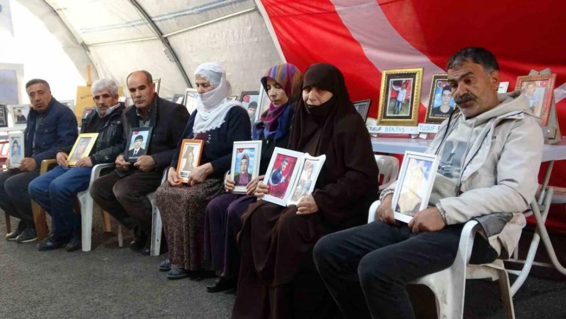 Diyarbakır'da evlat nöbetindeki ailelerden çocuklarını alma vurgusu