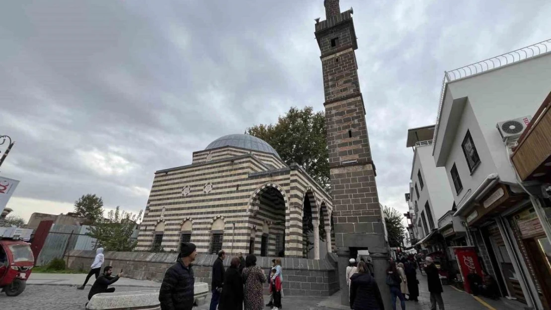 Diyarbakır'da hafta sonu turist yoğunluğu