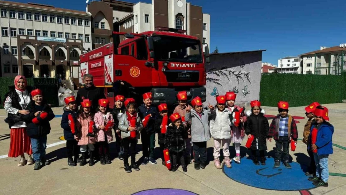 Diyarbakır'da itfaiyeden öğrencilere eğitim