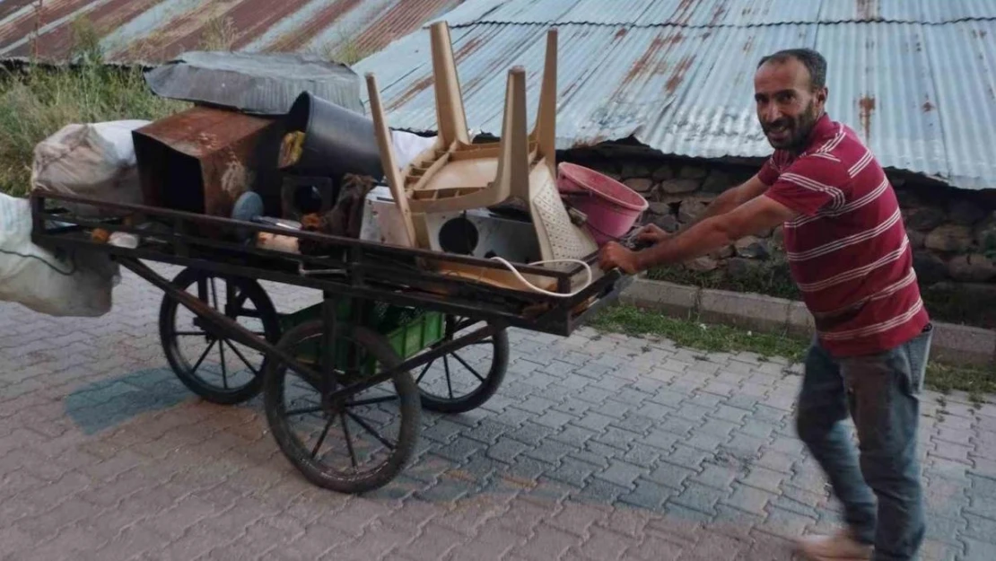 Diyarbakır'dan Varto'ya hurda toplamaya geldi