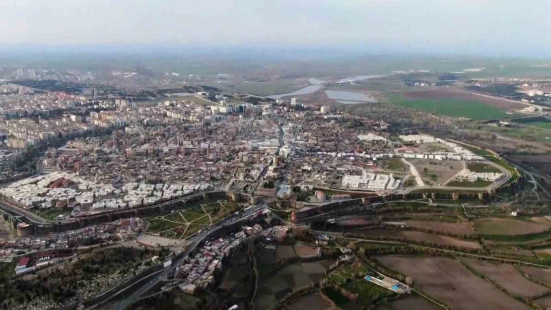 Diyarbakır Surları ve On Gözlü Köprü'nün yapılışı yapay zeka ile canlandırıldı