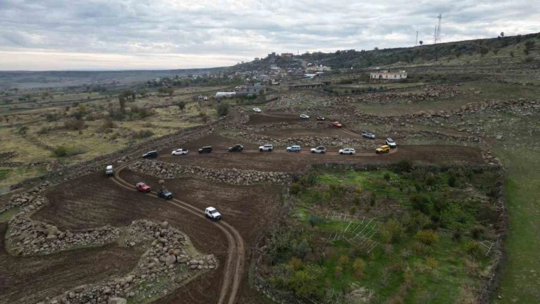 Doğa tutkunları Şırnak Cehennem Deresi'nde kamp kurup hamsi pişirdi