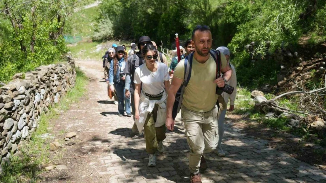 Doğaseverlerden Mehmetcan Bağları'na doğa yürüyüşü