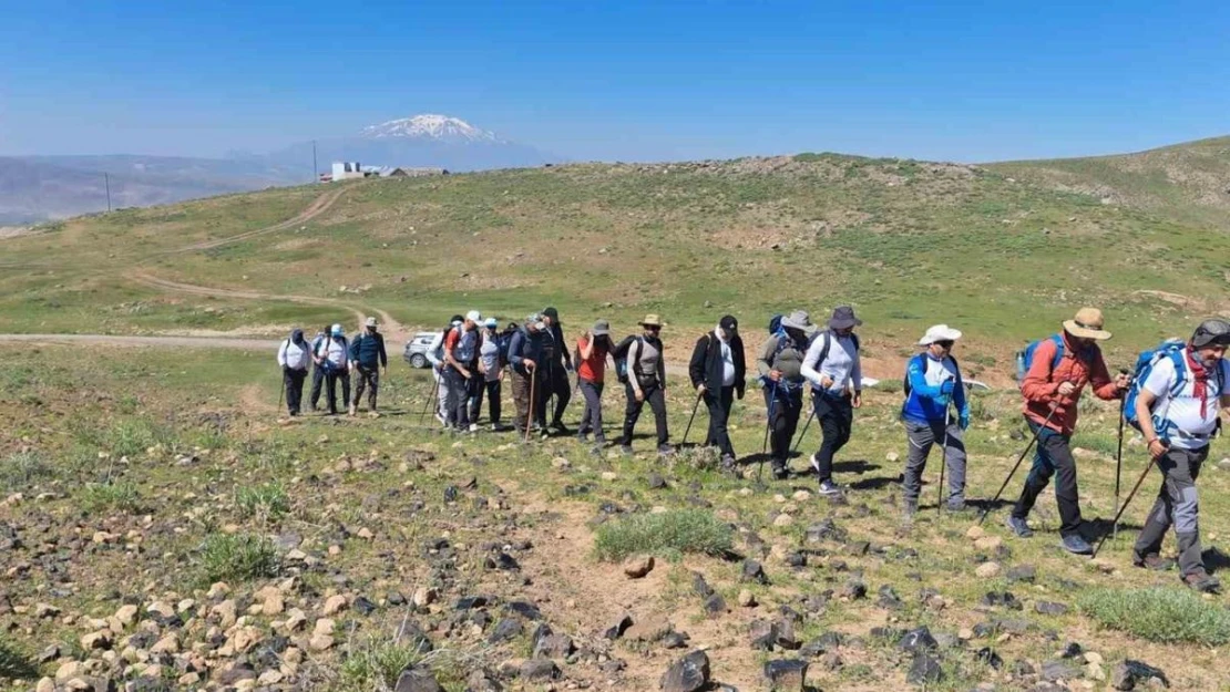 Doğaseverlerden Meydan Gölü ve Gürgür Baba Tepesi'ne yürüyüş