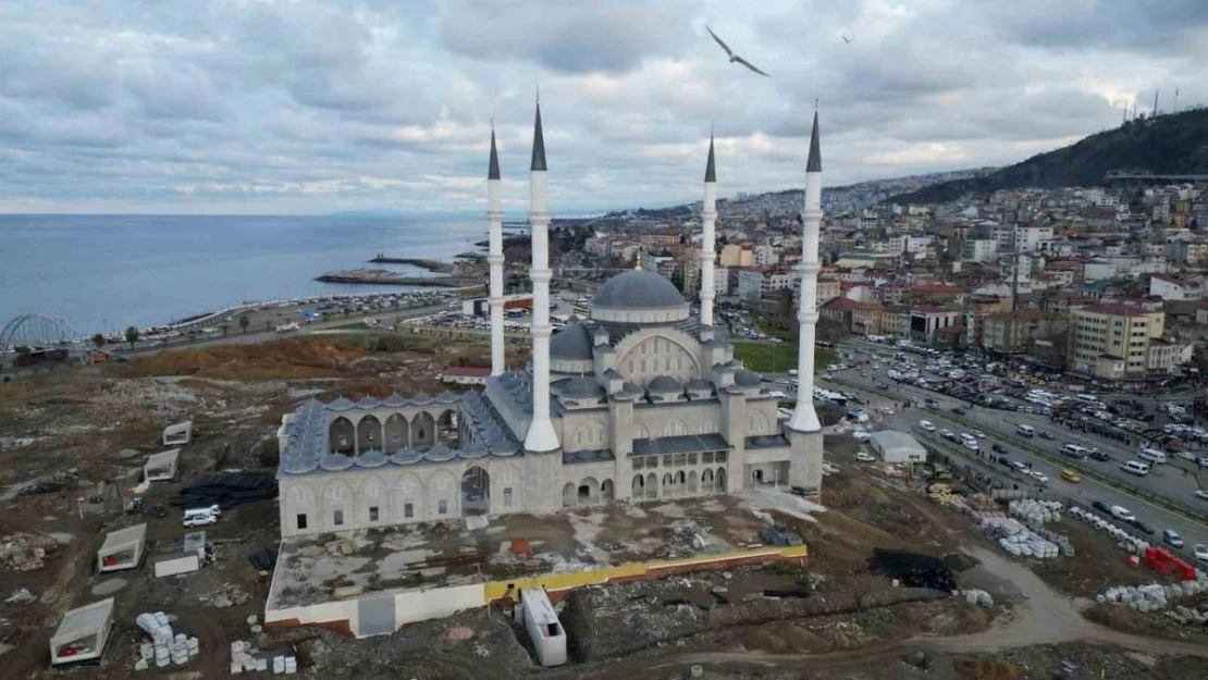 Doğu Karadeniz'in en büyük cami ve külliyesinin inşaatı sürüyor