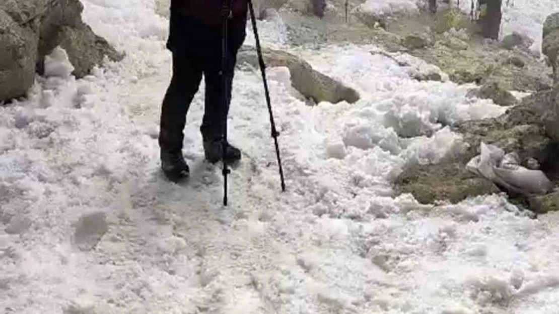 Dondurucu soğuklarda Ağrı Dağı zirvesine tırmanış