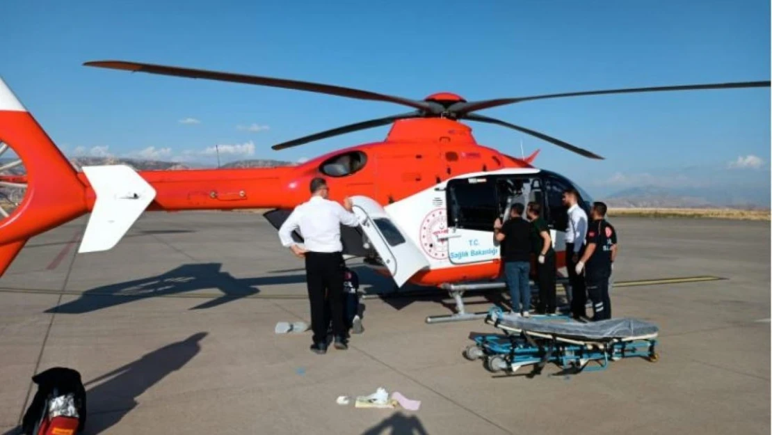 Dördüncü kattan düştü ağır yaralandı, ambulans helikopterle sevk edildi