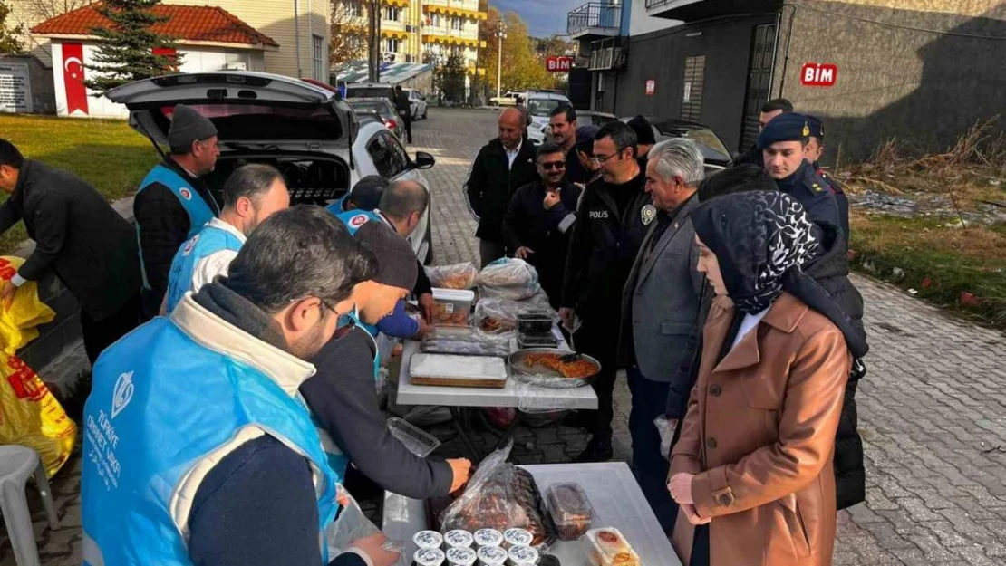 Dumlupınar'da Filistin için hayır çarşısı