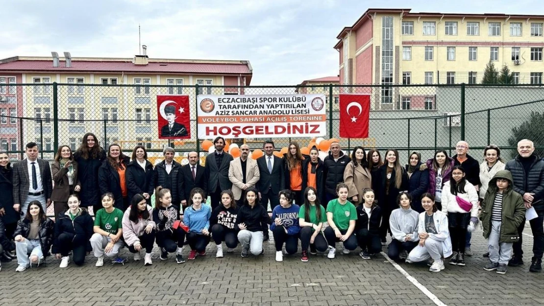 Dünya şampiyonu Eczacıbaşı'ndan depremzede gençlere anlamlı destek