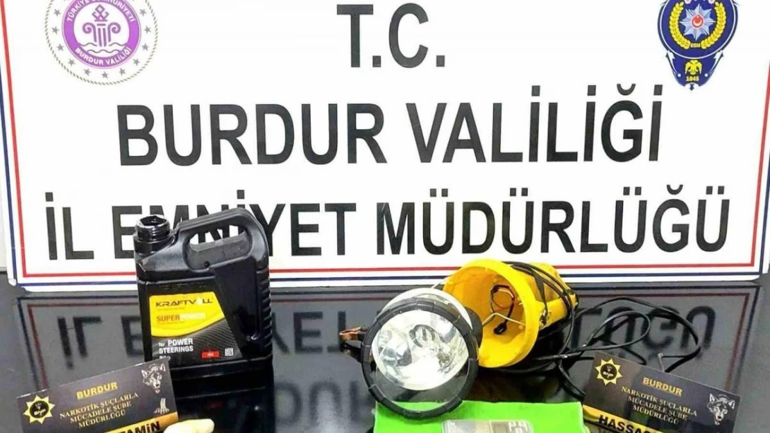 Durdurulan araçta uyuşturucu çıktı, 2 şahıs tutuklandı