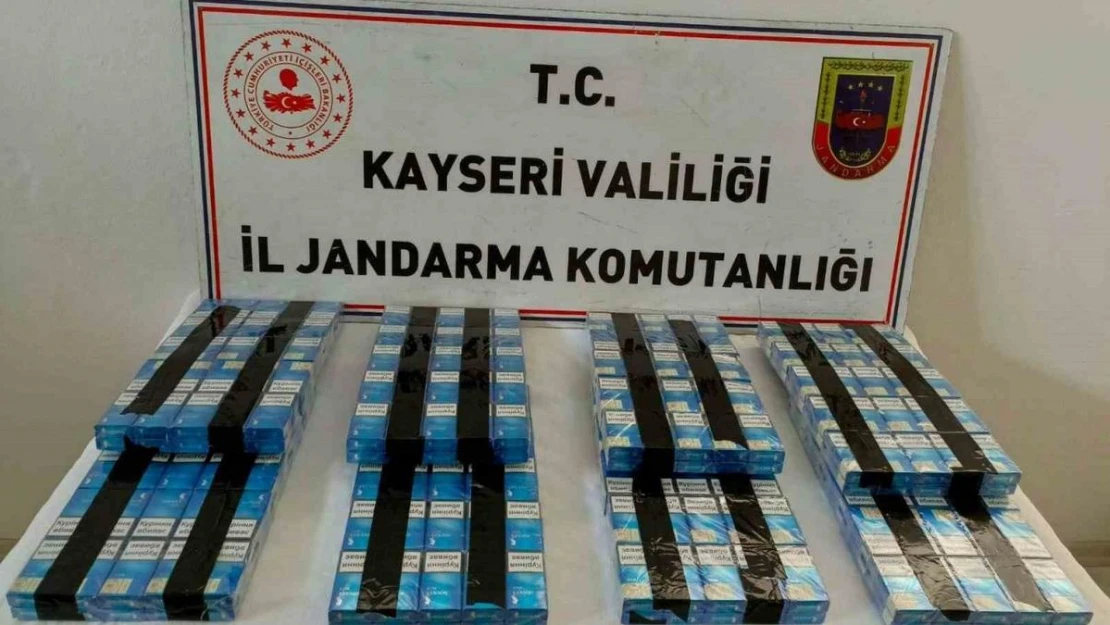 Durdurulan çekicide 400 paket kaçak sigara bulundu