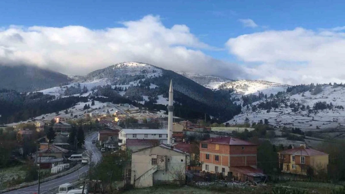 Dürtmen Dağı'na mevsimin ilk karı düştü