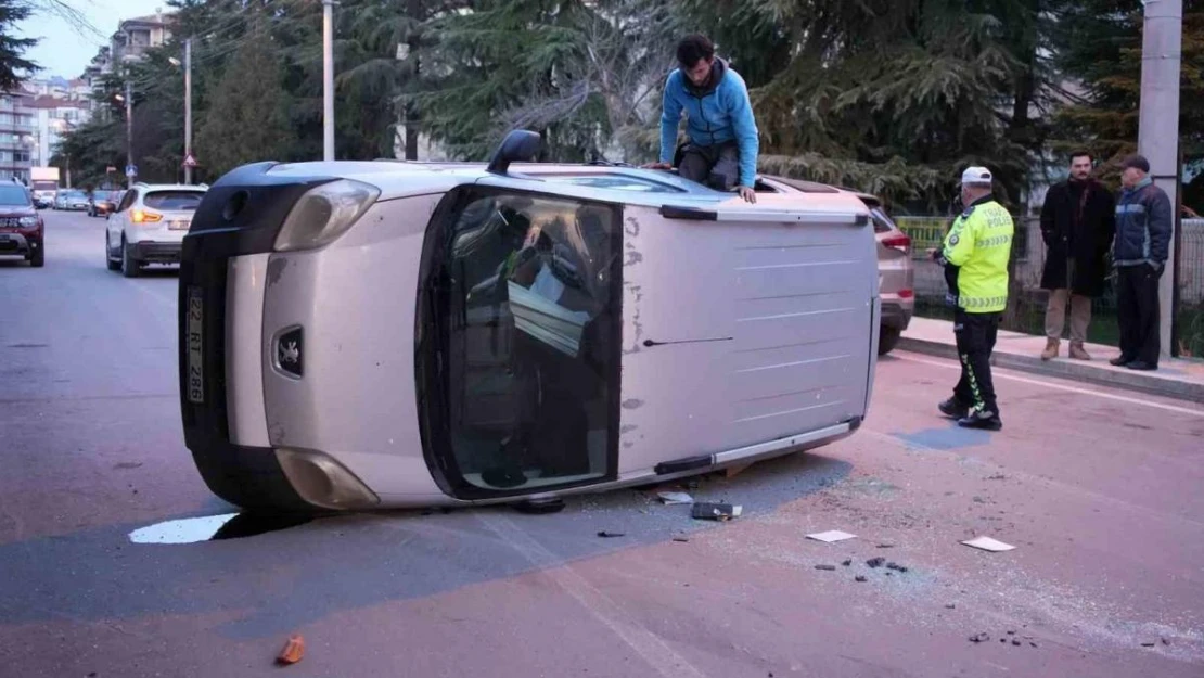 Edirne'de iki otomobil çarpıştı: 1 yaralı