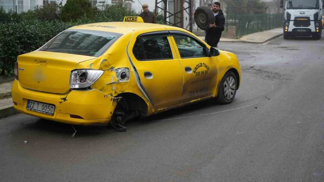 Edirne'de ticari taksi ile otomobil çarpıştı: 2 yaralı