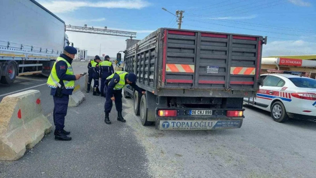 Edirne jandarmasından kış lastiği denetimi