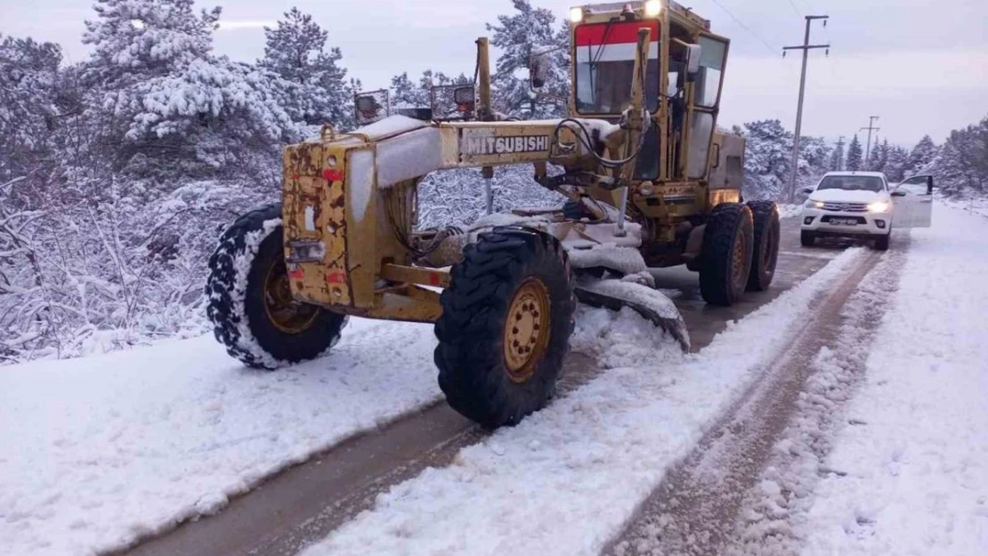 Edirne'nin köylerinde kar ile mücadele devam ediyor