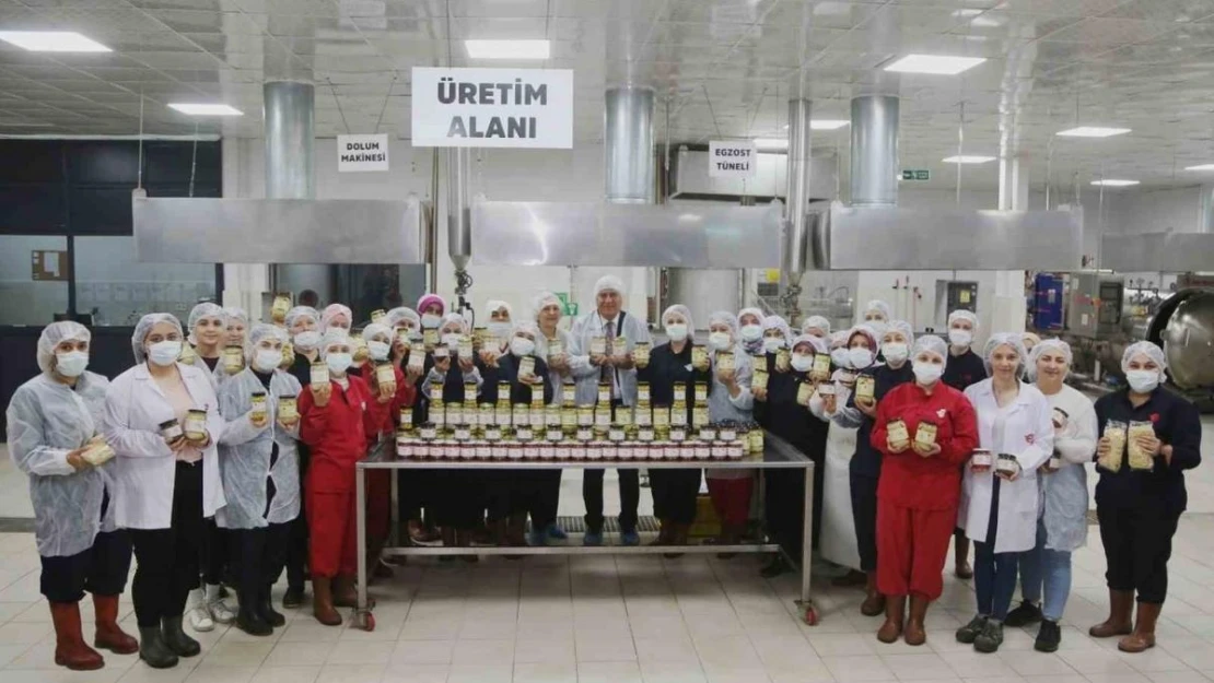 Efeler'in tarım ürünleri Efelerli kadınların ellerinde şekilleniyor