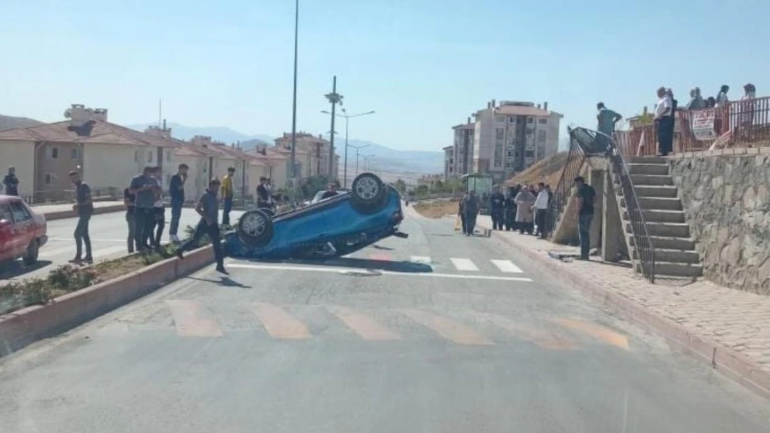 El frenini çekmeyi unuttu, geri geri giden araç takla attı