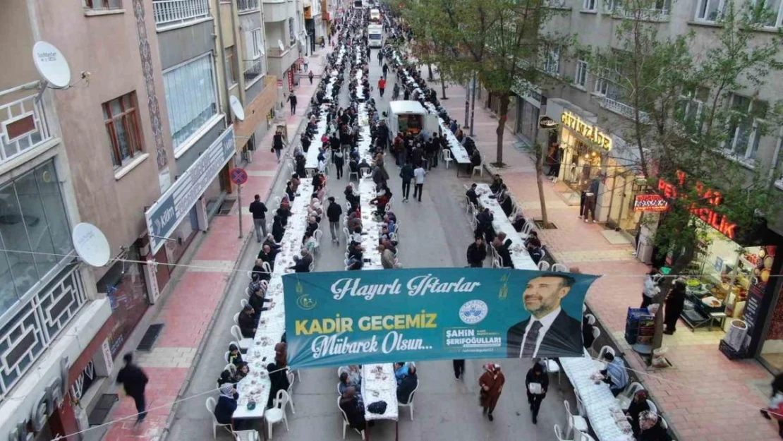 Elazığ Belediye Başkanı Şerifoğulları'ndan 5 bin kişilik iftar yemeği