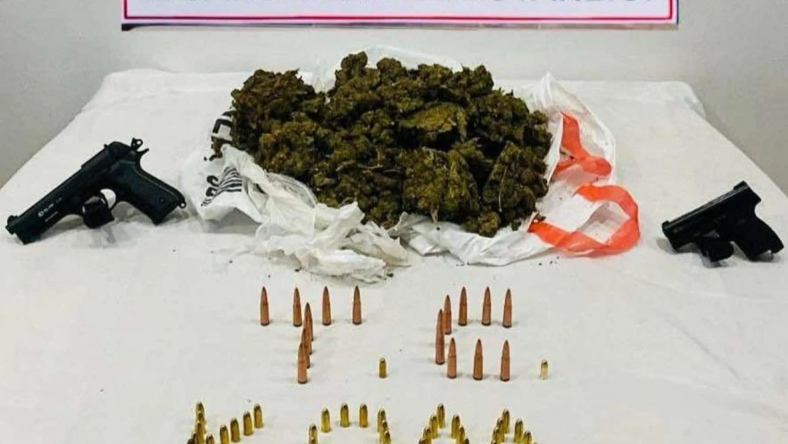 Elazığ'da 3 kilo skunk ve 2 adet silah ele geçirildi