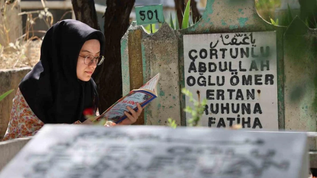 Elazığ'da bayram arefesinde kabir ziyareti