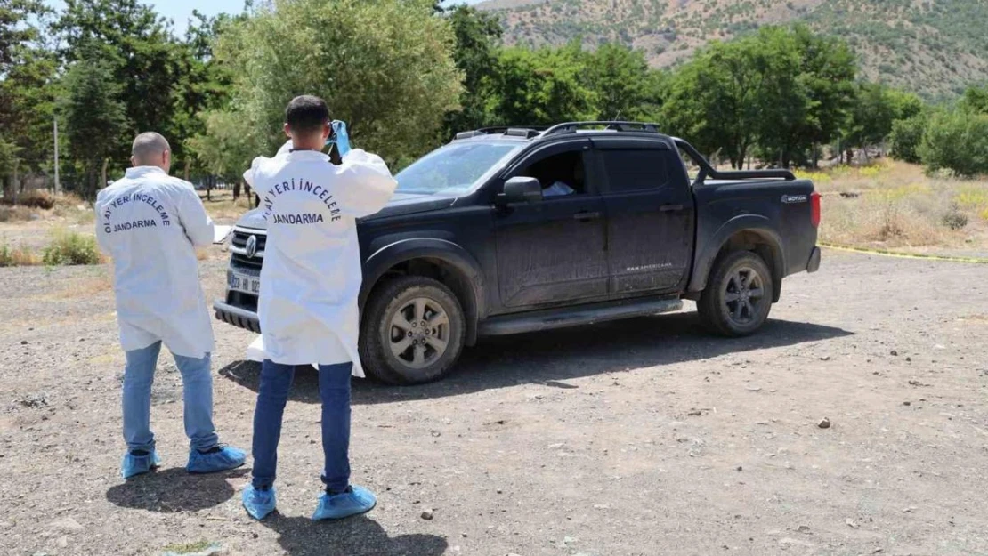 Elazığ'da bir araç içerisinde 2 kişi ölü bulundu