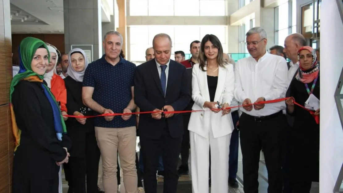 Elazığ'da hasta ve yakınlarının katkısı ile el işi ve resim sergisi açıldı