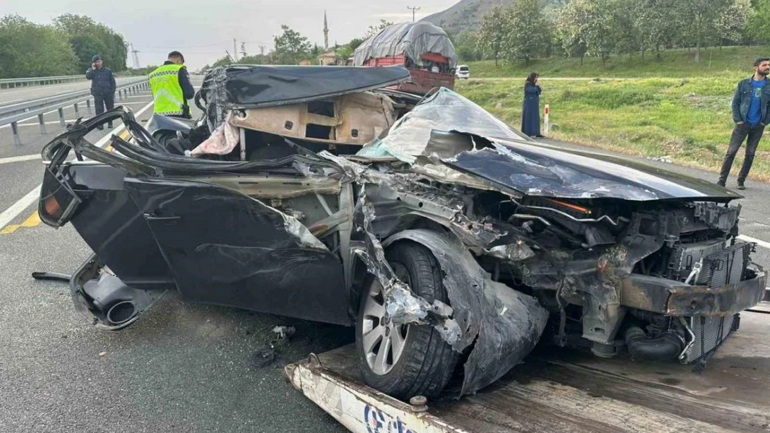 Elazığ'da kamyon ile otomobil çarpıştı: 4 yaralı